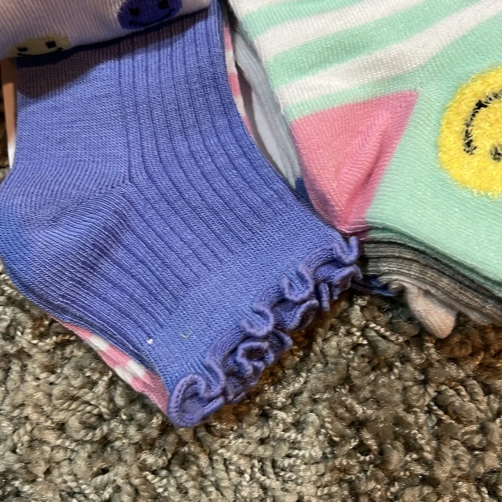 NEW - 6 Pack Girls Ankle Socks Small (shoe 6-12)